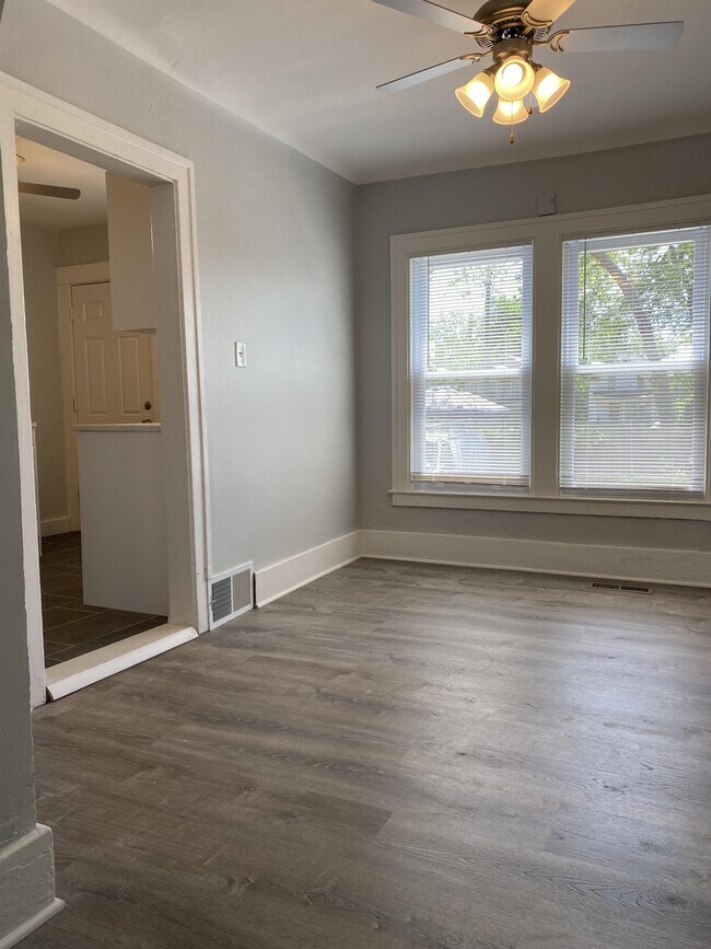 Building Photo - 111 W Rundell St