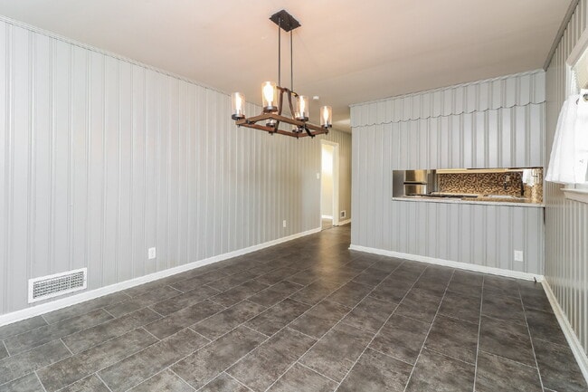 Building Photo - 24 Chestnut Dr