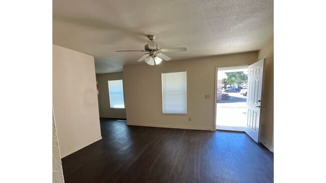 Building Photo - 2050 S Byrd Ave