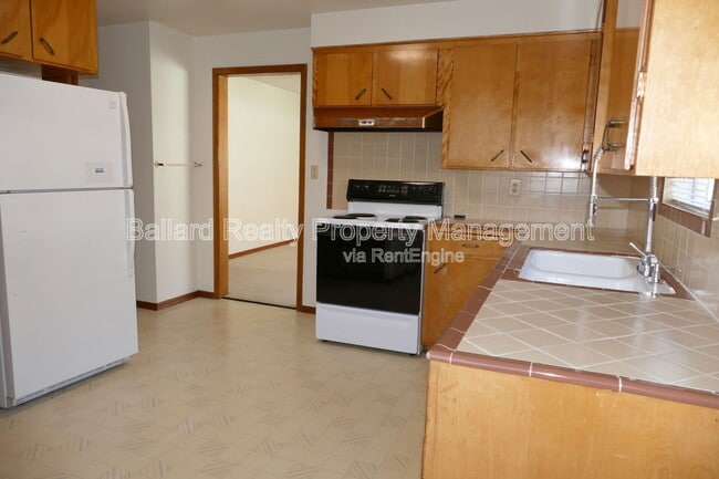 Building Photo - 722 N 47th St