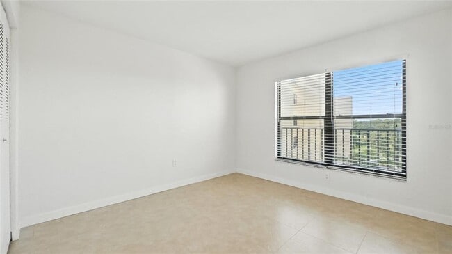 Building Photo - 900 Cove Cay Dr