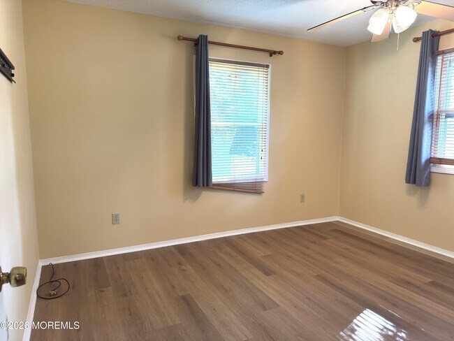 Building Photo - 931 Cypress Ave