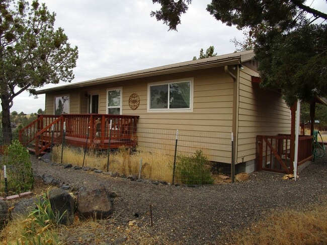 Building Photo - Spacious 2 Story, 2 Bedroom, 2 Bath Home on Corner Lot in Ochoco West Subdivision - Available Ear...