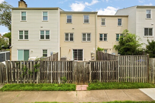 Building Photo - 9913 Longford Ct