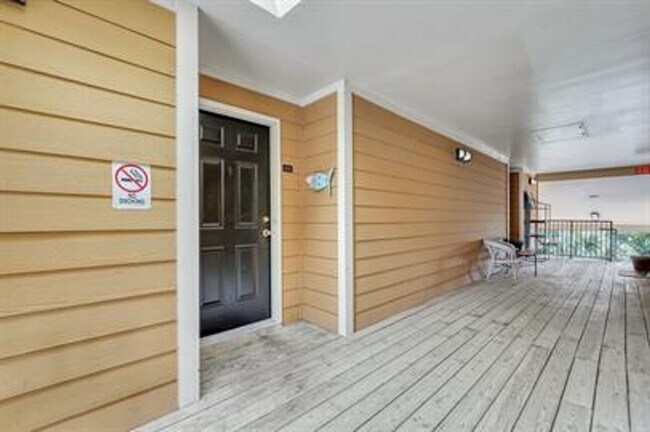 Building Photo - RATE DROP ALERT (was $2100/month) AND SUMM...