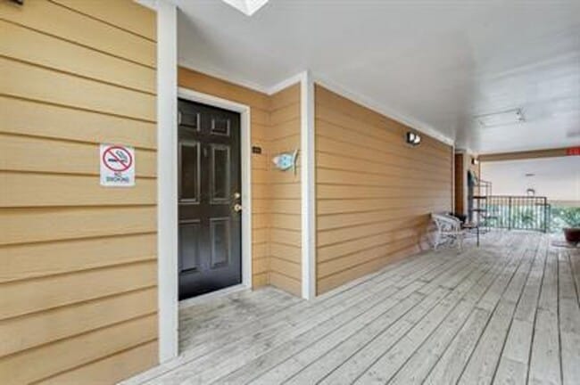 Building Photo - SUMMER MOVE-IN SPECIAL: $250 OFF 1ST MONTH...