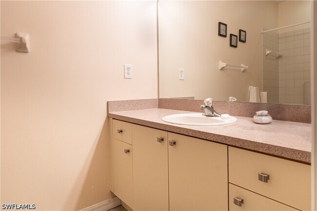 Building Photo - 15449 Bellamar Cir