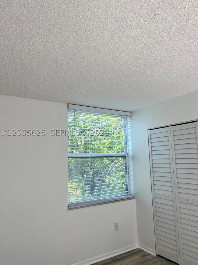 Building Photo - 802 NW 87th Ave