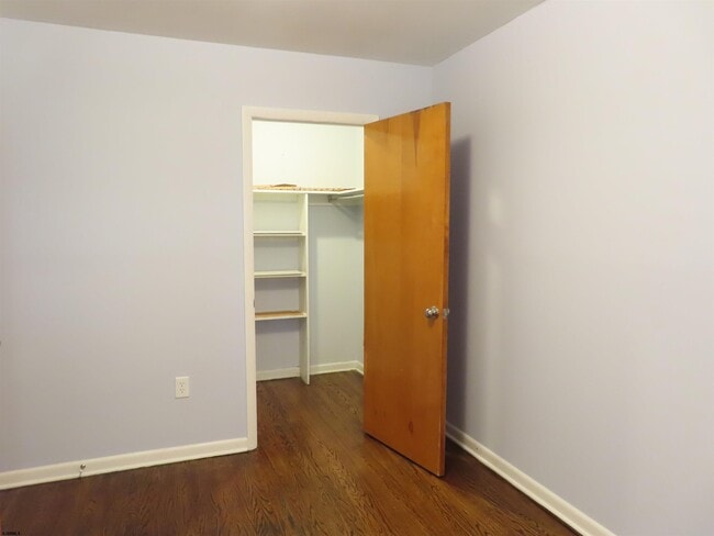 Building Photo - 139 N Dorset Ave