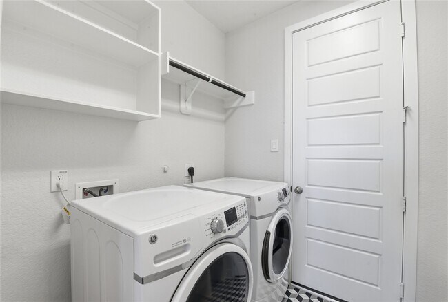 Building Photo - 15314 Viviente Dr