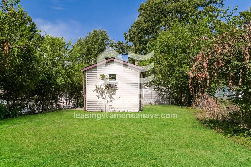 Building Photo - 2220 Gaebler Ave