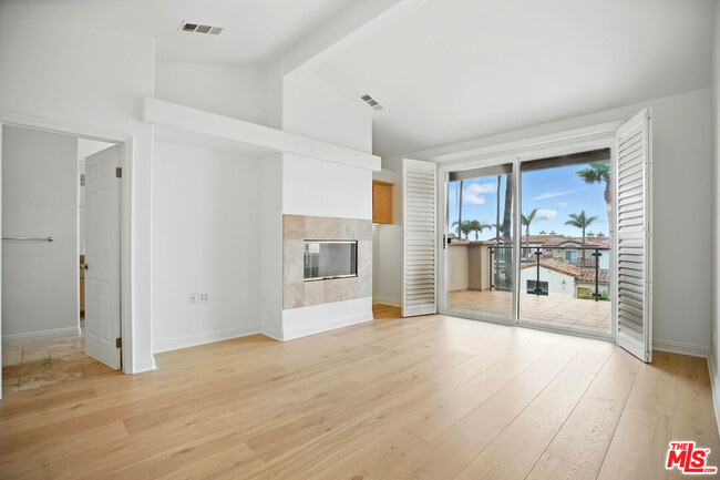 Building Photo - 6440 Lunita Rd