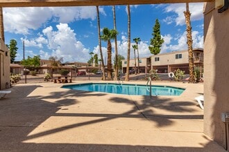 Building Photo - Charming 2-Bed Townhome with Community Poo...