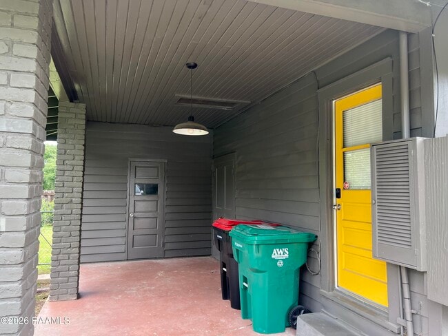 Building Photo - 135 Oak Crest Dr