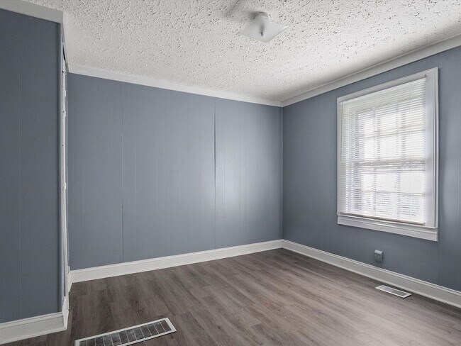 Building Photo - 206 Chaplin Ave