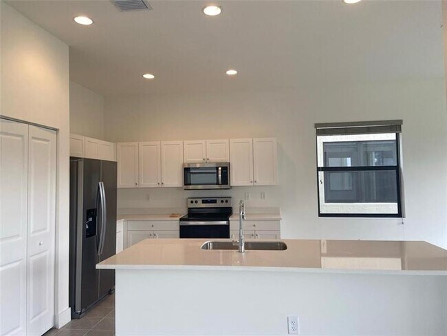 Building Photo - 5542 Agostino Way