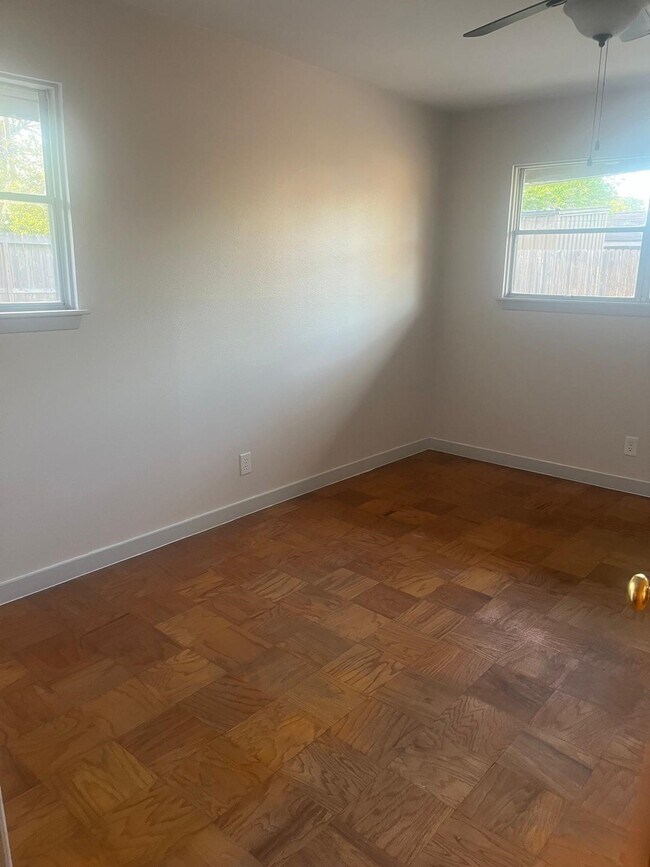 Building Photo - 3517 Tanglebriar Dr