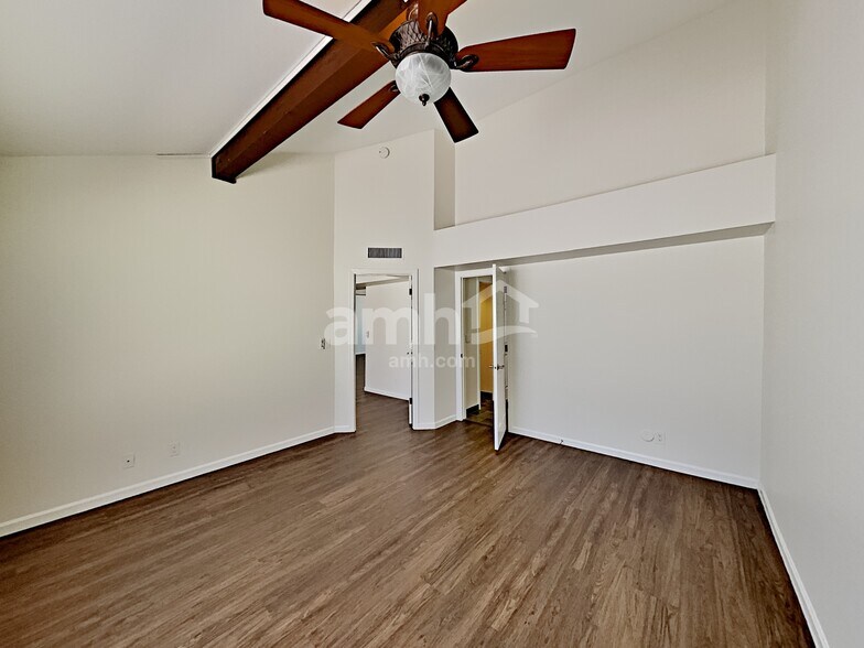 Building Photo - 11106 E Becker Ln