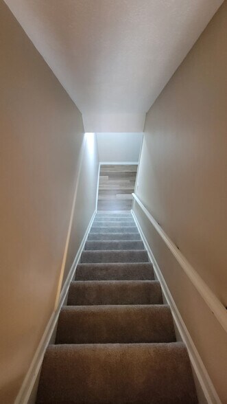 Building Photo - 6525 Blossomwood Cir NE