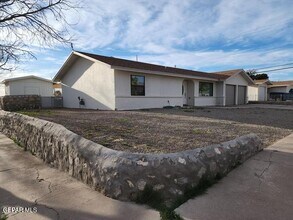 Building Photo - 201 Vista Rio Cir