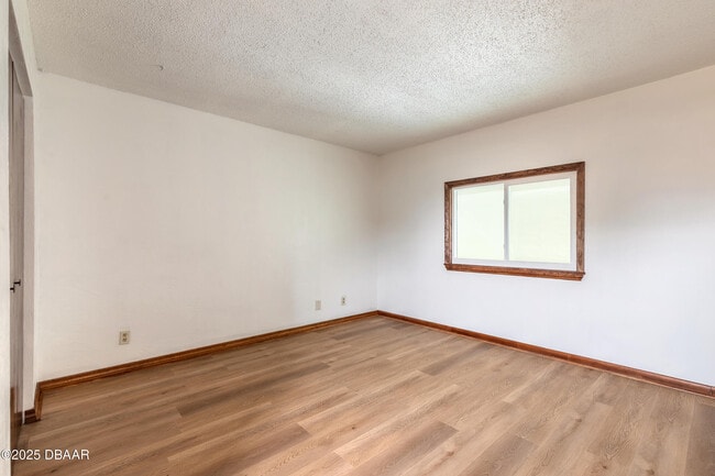 Building Photo - 120 Lakewood Village Cir