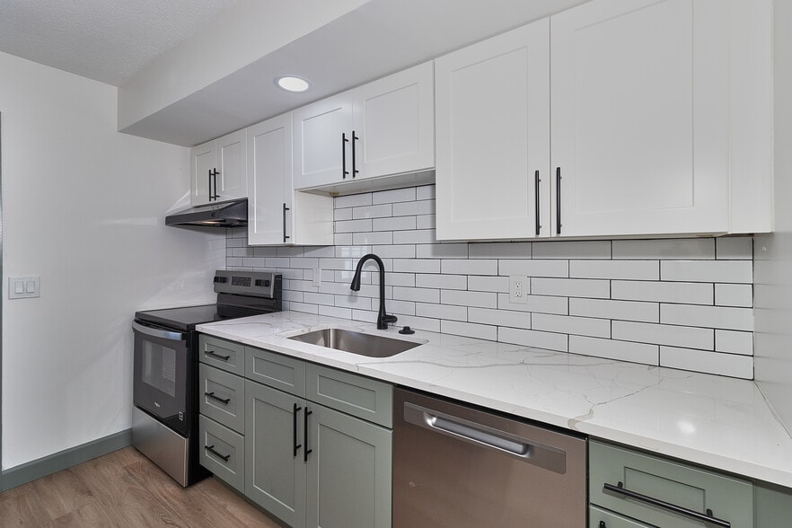 Building Photo - 510 91st Ave N