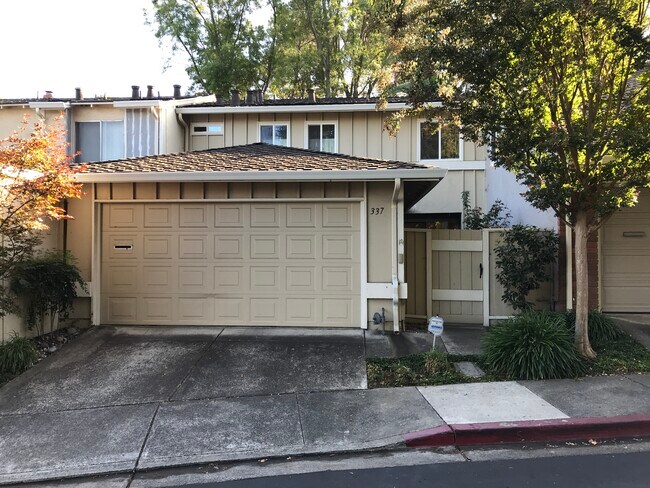 Primary Photo - 337 Kinross Dr