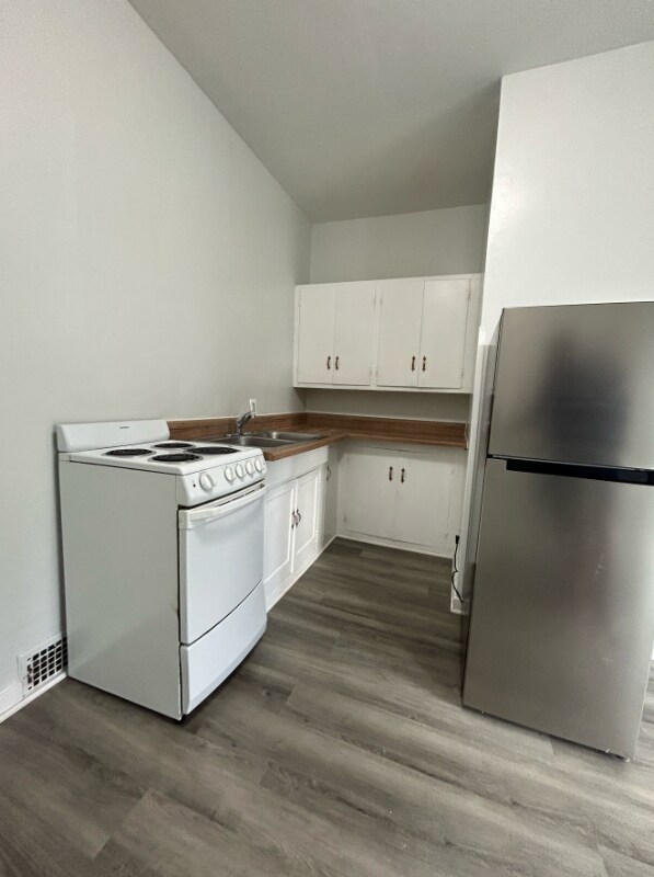 Building Photo - 416 Main Ave N