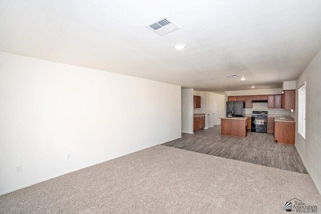 Building Photo - 7561 E 45th St