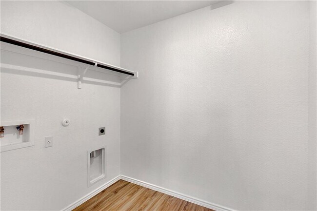 Building Photo - 3204 Kenner Dr