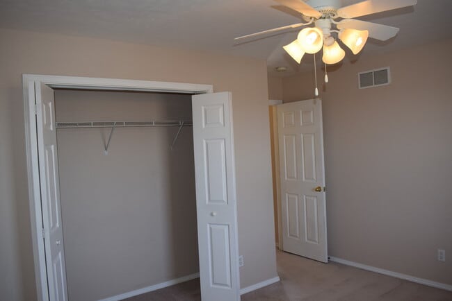 Building Photo - 4 bed / 3 bed Home with Gorgeous View!!!