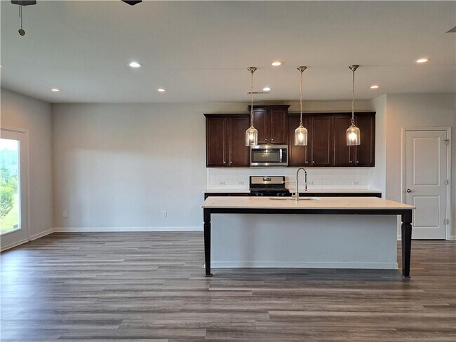 Building Photo - 3329 Long Creek Dr