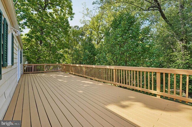 Building Photo - 229 Cabbel Dr