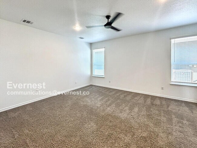 Building Photo - 2123 Hornbeam St
