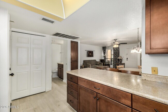 Building Photo - 886 W Galveston St