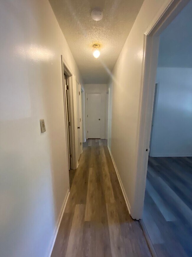 Building Photo - 217 Osborne St