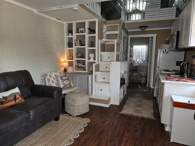 Building Photo - 606 Blessing Ranch Rd