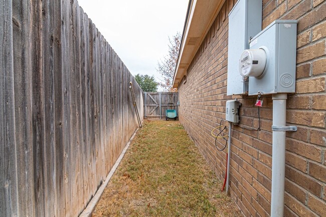 Building Photo - 5710 Llano Ct