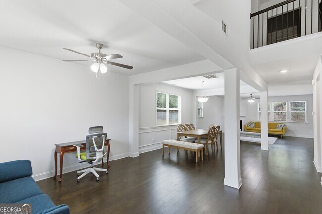 Building Photo - 1415 Dahlia Dr