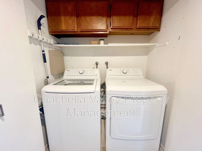 Building Photo - 1310 Campeon Cir