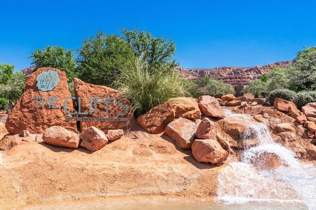 Building Photo - Cliffs of Snow Canyon