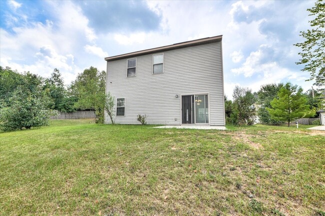 Building Photo - 880 Westlawn Dr