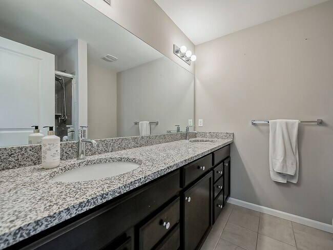 Building Photo - Move-In Ready 3-Bedroom Home in Prime Downtown Brighton!