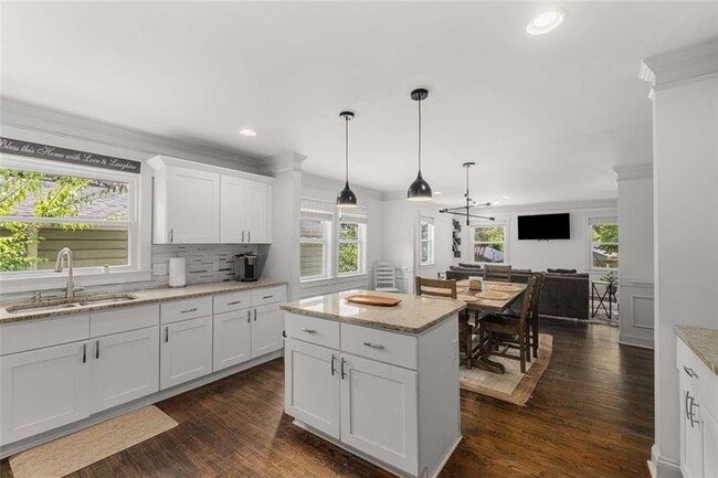 Building Photo - 1134 Knott St SE