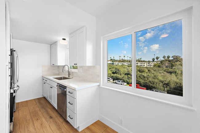 Building Photo - 213 Avenida Lobeiro