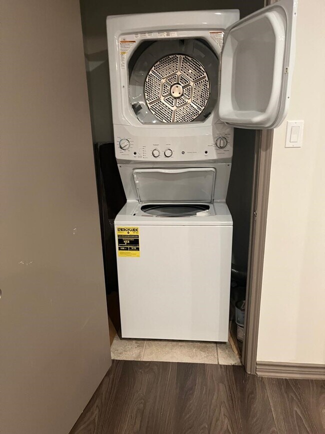 Building Photo - 845 Augusta Dr