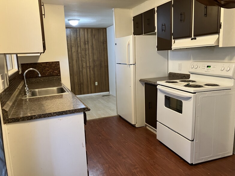 Building Photo - 93 Greenbrier Dr