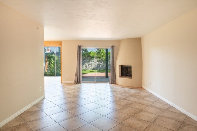 Building Photo - 2921 Valle Vista