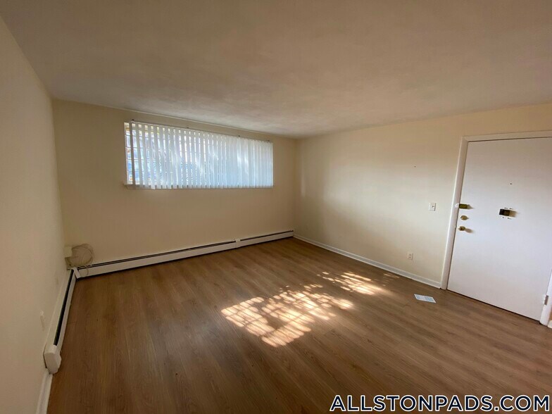 Primary Photo - 88 Gardner St