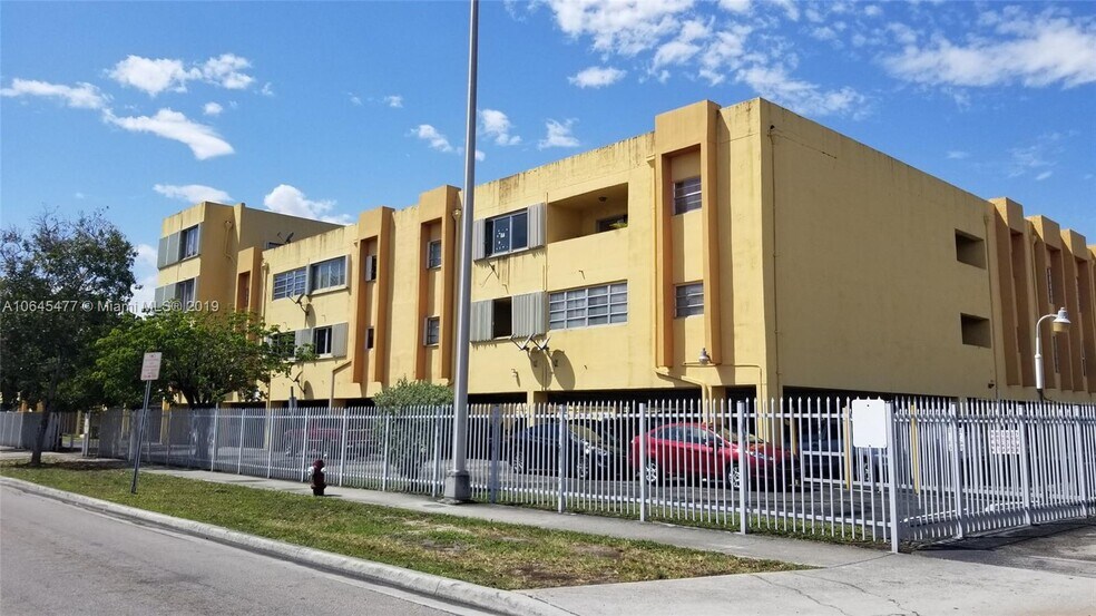 Primary Photo - 1555 W 44th Pl